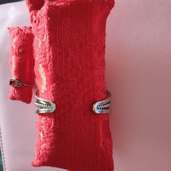 Red Jaquered Jewelry Bracelet Pillow With Bonus Ring Pillow - Picture 4 of 7